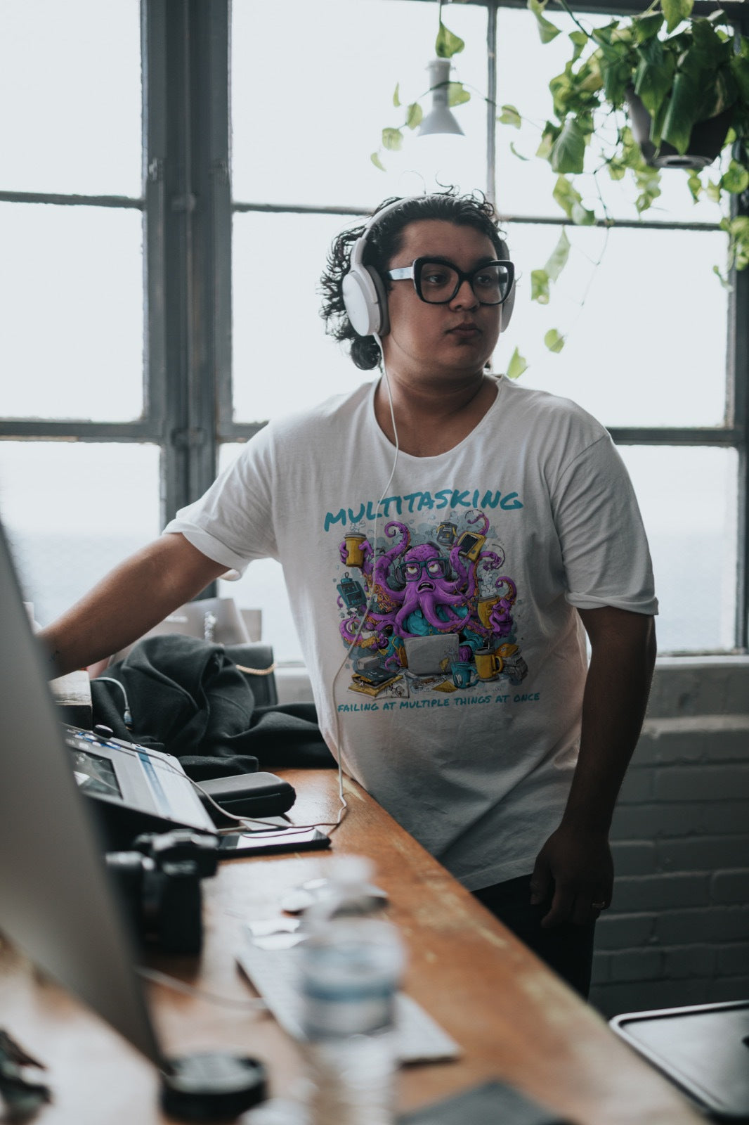 Multitasking Failing at Multiple Things at Once T-Shirt – Funny Overworked Octopus Shirt, Sarcastic Burnout Graphic Tee